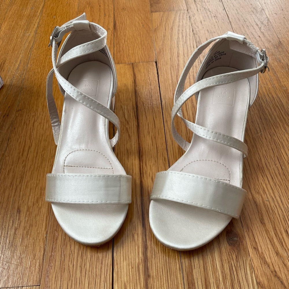 David's Bridal Cream Dress Shoes with Elegant Straps